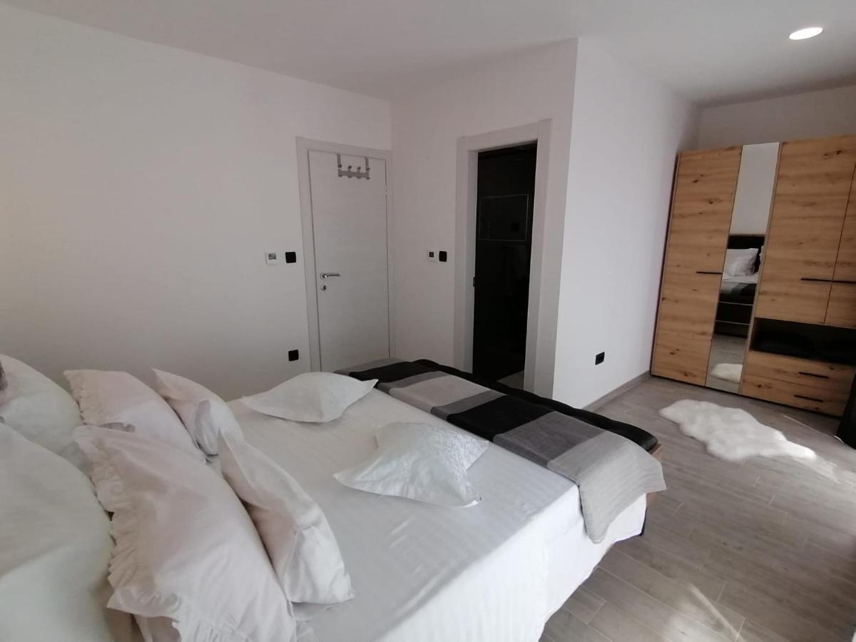 Apartman Max !!!! Omiš Eksteriør billede